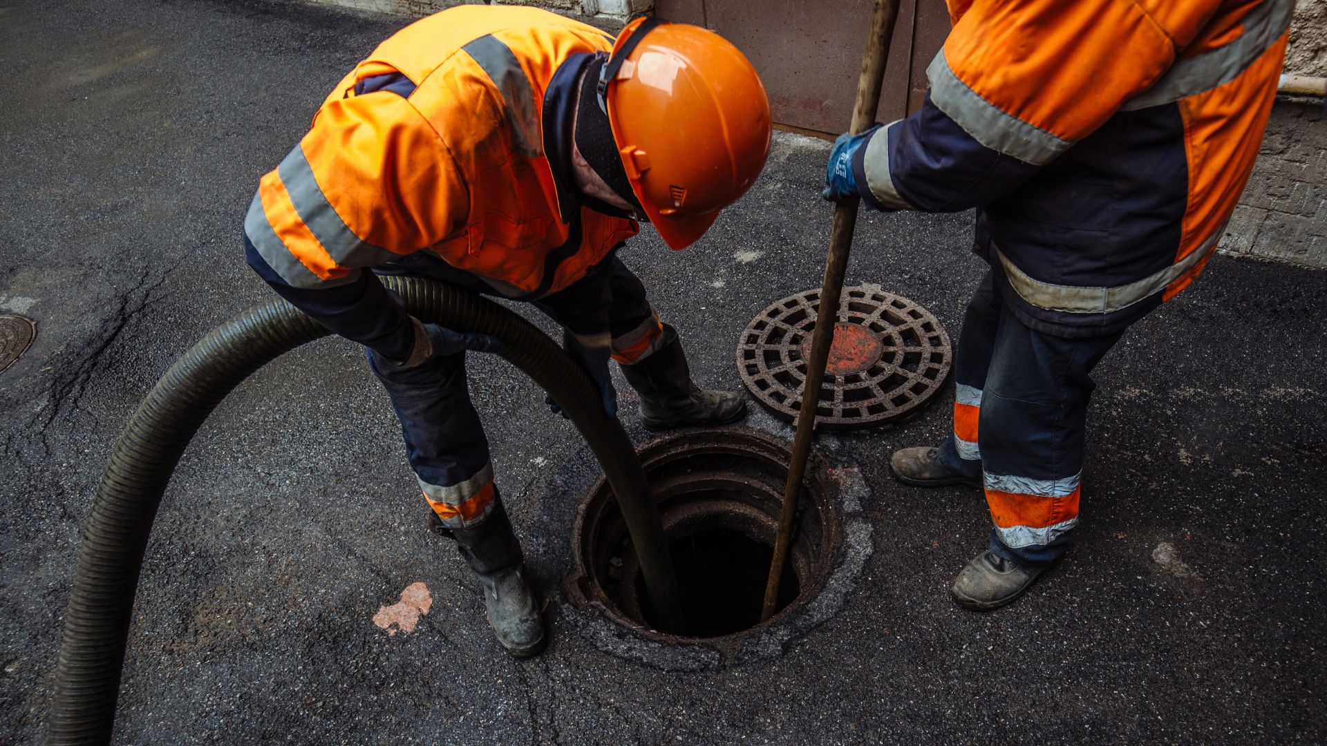 Licensed sewer line repair Minnesota – Norse Home Solutions technician at work